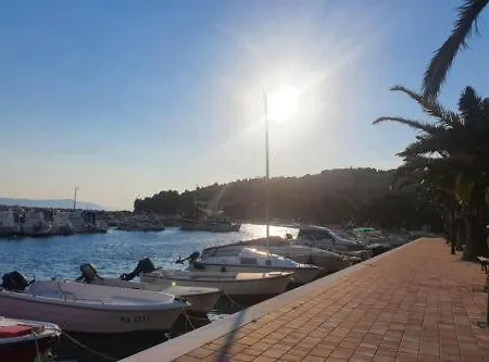 Kempove Domky Pod Olivovniky S Kuchynkou, Klimatizaci, 80m Od Plaze! - Camp Dole, Campingplads Živogošće