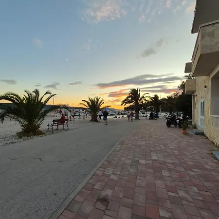 Olive Grove Beachside 80m From Air-conditioned With Family Spirit Under Biokovo